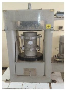 Axial compression loading set-up | Download Scientific Diagram