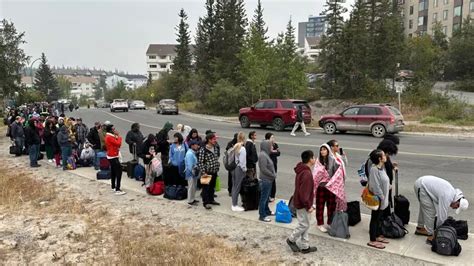 Yellowknife wildfires: How do you evacuate an entire city of 22,000 people? | CBC.ca