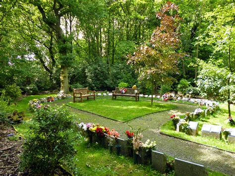 Woodland glade, Medway Crematorium © Robin Webster cc-by-sa/2.0 ...