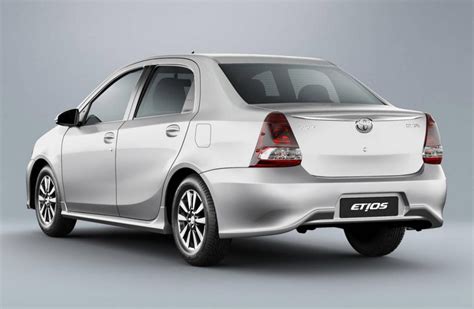 toyota-etios-2019-sedan-trasera - Mega Autos