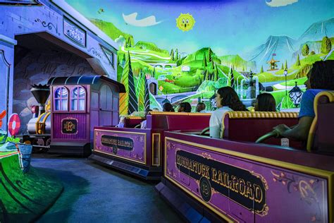Review: Mickey and Minnie's Runaway Railway