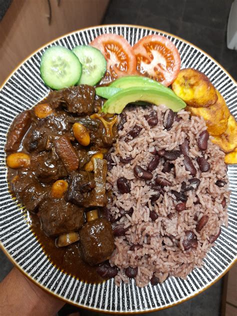 Oxtail with Rice and Peas : r/JamaicanFood