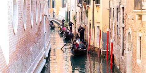 Making handmade Venetian Masks - Venezia Maschere