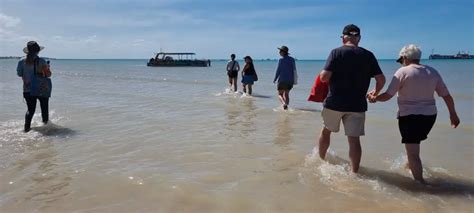 Where to find dinosaur footprints in Broome - best place