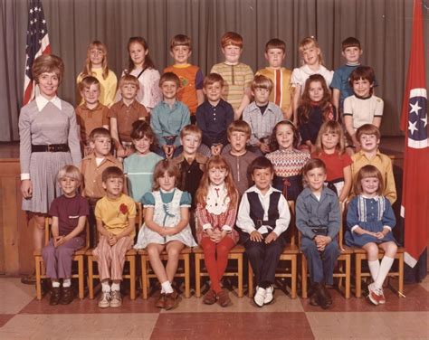 1971/72 elementary school class group photo | School portraits, School group photo, Elementary ...