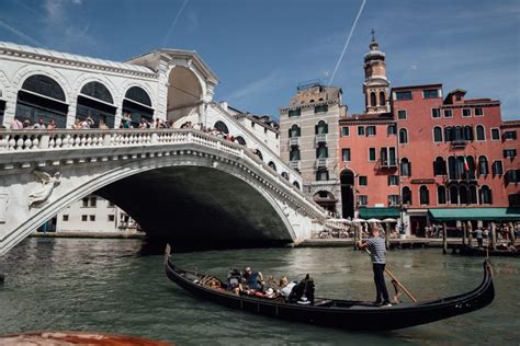 Rialto Bridge - Backpacker Travel