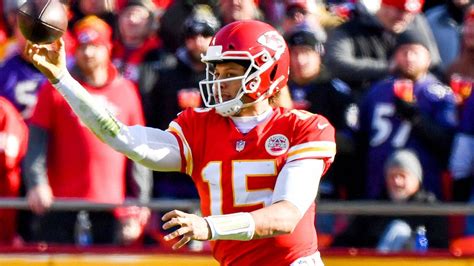 Watch Patrick Mahomes Try His First No-Look Pass of Season, Didn’t ...