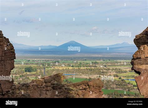 Black butte volcano hi-res stock photography and images - Alamy