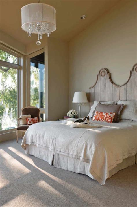 33 Stunning master bedroom retreats with vaulted ceilings