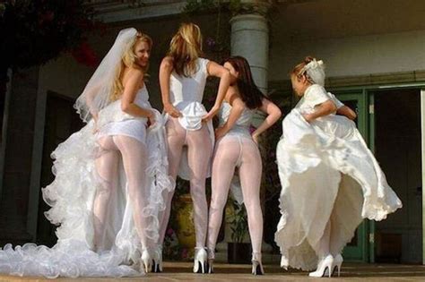 Bridesmaids Flashing Their Bums Is Now A Trend At Weddings | HuffPost UK