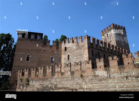 Verona italy castelvecchio castle hi-res stock photography and images ...