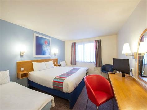 Travelodge Chippenham Leigh Delamere Eastbound - UPDATED 2018 Prices & Hotel Reviews (Wiltshire ...