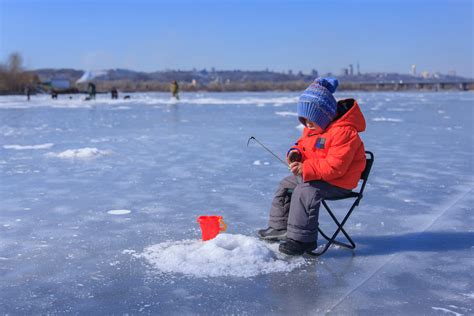 How to Go Ice Fishing on Lake of the Woods: The Complete Guide (Updated 2023)