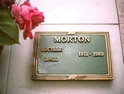 Lucille Ball's grave (photo)