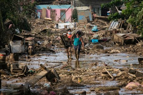 In photos: Deadly deluge in Philippines after Typhoon Vamco | Daily Sabah