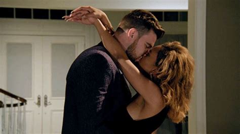 Inside NFL star Travis Kelce's dating history amid Taylor Swift romance ...