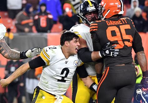 Browns DE Myles Garrett swings helmet at head of QB Mason Rudolph ...