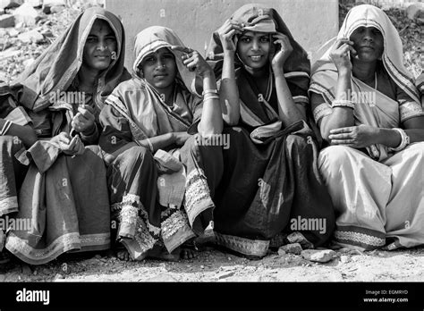 Colourfully Dressed Women At The Amer Palace, Jaipur, Rajasthan, India Stock Photo - Alamy