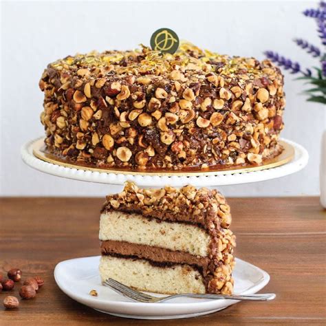 Hazelnut Praline Cake - JUNANDUS