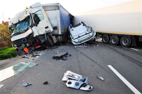 Understanding How a Commercial Truck Accident Lawyer Can Help You - PMCAOnline