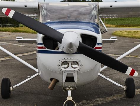 Symmetrical front view of Cessna 172 Skyhawk 2 airplane on an asphalt runway. - Cessna Pilots ...