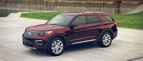 Red Ford Explorer 2024 - Uta Libbey