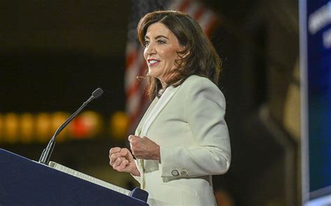 Hochul moves to hire litigator, potentially escalating chief judge fight