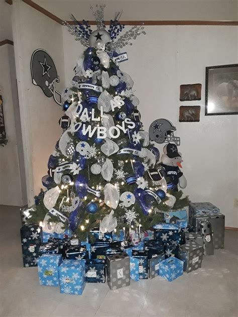 Dallas Cowboys Christmas tree | Dallas cowboys christmas, Dallas ...