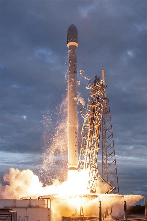 Falcon 9 Rocket Launch By Spacex Photograph by Spacex/science Photo ...