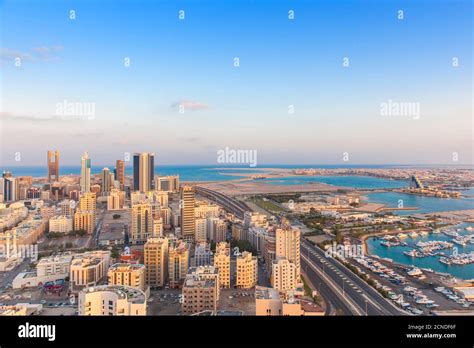 Bahrain skyline hi-res stock photography and images - Alamy