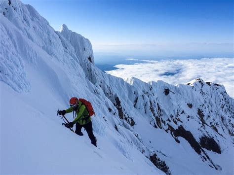 Yesterday’s summit run up Mt. Hood. Weekdays are where it’s at. : r ...