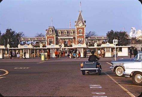 GORILLAS DON'T BLOG: Disneyland Entrance, December 1960