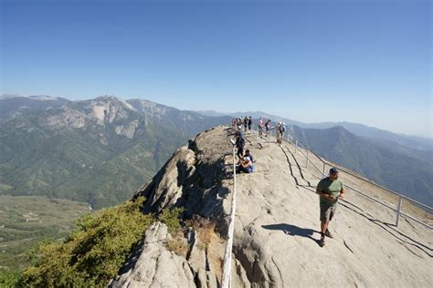 Moro Rock Trail, Sequoia National Park – TakeMyTrip.com