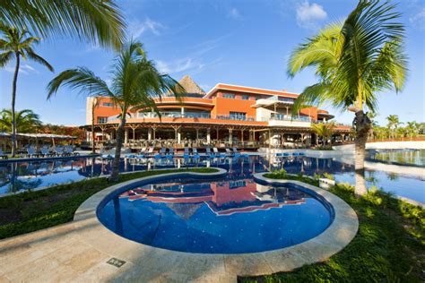 Barceló Bávaro Palace reconocido mejor hotel para familias en 2020 ...