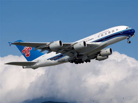 China Southern and American Airlines in lounge-sharing deal