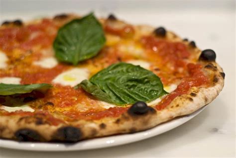Homemade Neapolitan-Style Pizza Recipe