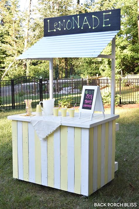 Sawdust Saturday: Lemonade Stand - Back Porch Bliss