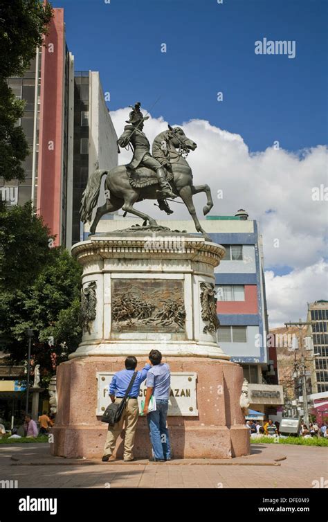 Estatua de Francisco Morazán a caballo, Plaza Morazán, Tegucigalpa ...