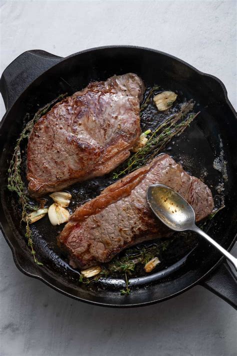 Cast Iron Skillet Steak {Juicy Easy Recipe} - FeelGoodFoodie