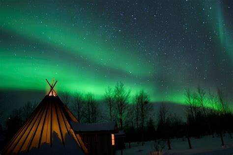 From Kakslauttanen: Northern Lights Tour to Lake Inari with Dinner ...