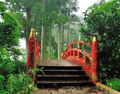 Simply beautiful Japanese scenes, Red bridge in Hakone