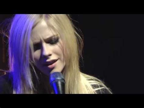 Avril Lavigne Slipped Away live at budokan 2005 - YouTube