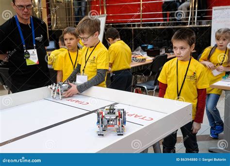 Competitions of Robots among School Students Editorial Image - Image of engineer, arduino: 86394880