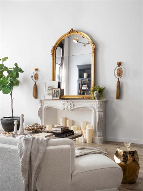 10 Creative Ways to Decorate Your Living Room with an Oversized Mirror!