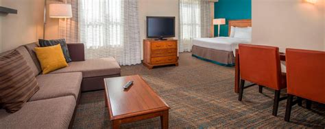 Extended stay hotel near Norfolk Airport with complimentary breakfast and more