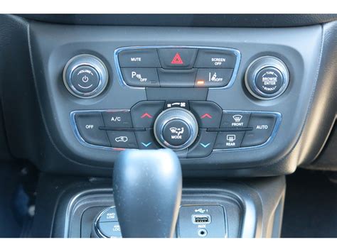 2020 Jeep Compass: 85 Interior Photos | U.S. News