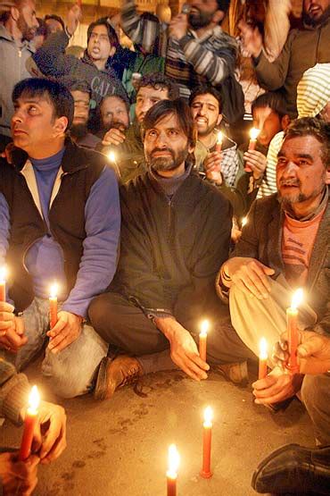 PIX: JKLF chief Yasin Malik detained in Srinagar - Rediff.com News