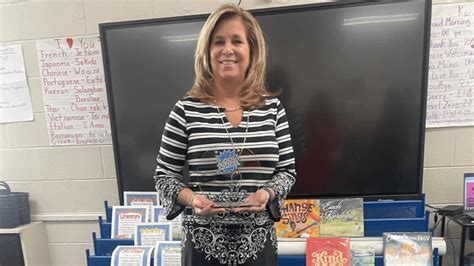 A.C. Corcoran’s Karen Lee receives Cool Educator award | WCBD News 2