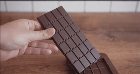 Here's How To Make A Chocolate Bar From Scratch