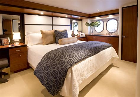 #Hatteras 60 Motor Yacht Master Stateroom #yachtinterior | Luxury homes ...